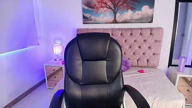 Julianaa Castro  online show from March 2026 11:38:01 AM