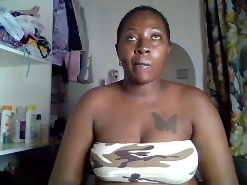 Snapshot of choco_dimples chatting on January 2025 06:18:01 PM choco dimples online show from January 2025 06:18:01 PM