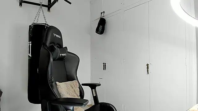 dan01  online show from November 2025 02:49:01 PM