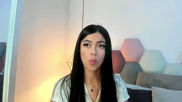 SiennaVidaal online show from March 2025 06:01:02 PM