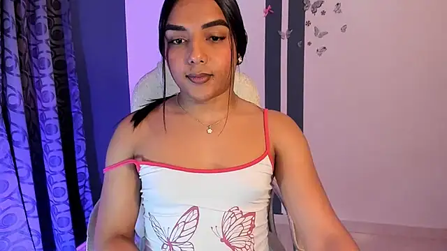 Snapshot of CandyLatinHott chatting on December 2025 01:33:02 AM CandyLatinHott online show from December 2025 01:33:02 AM