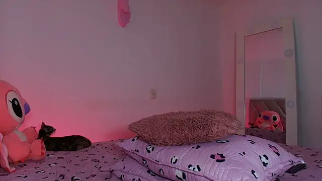 Snapshot of emy_colee chatting on February 2026 09:37:02 PM emy colee online show from February 2026 09:37:02 PM