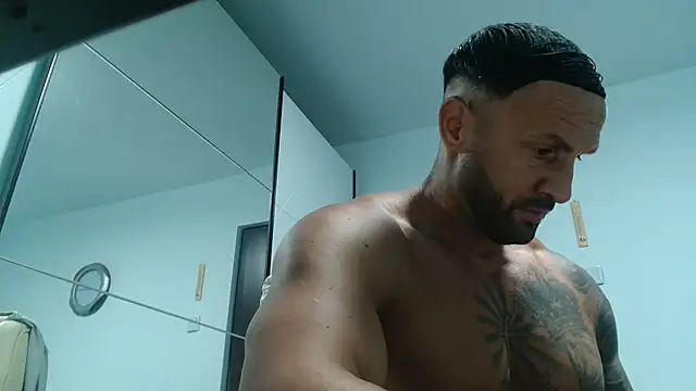 Magnificmuscles89 online show from May 2026 11:16:01 AM