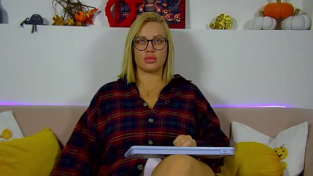 MariaNeumann online show from November 2025 06:32:01 PM