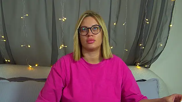 MariaNeumann online show from November 2025 06:30:02 PM