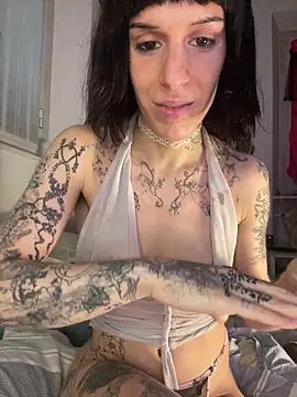 Snapshot of giuli_zerozero chatting on March 2026 12:23:02 PM giuli zerozero online show from March 2026 12:23:02 PM