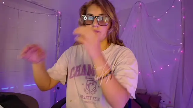 Giia paiige18 online show from November 2025 10:07:02 PM