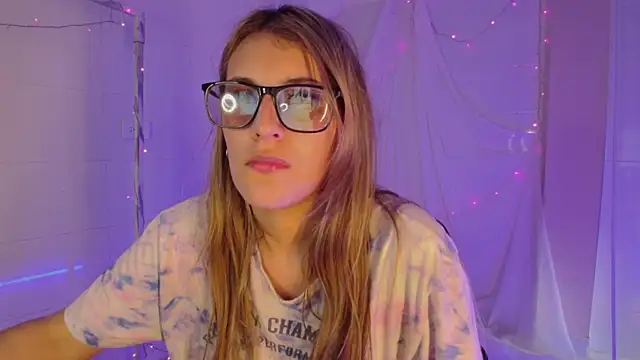 Giia paiige18 online show from December 2025 06:13:02 PM