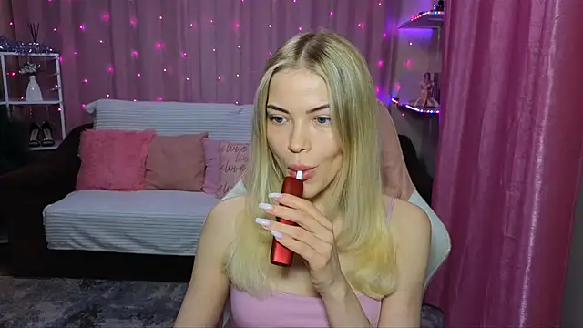 EmmyMills online show from December 2024 06:10:02 PM