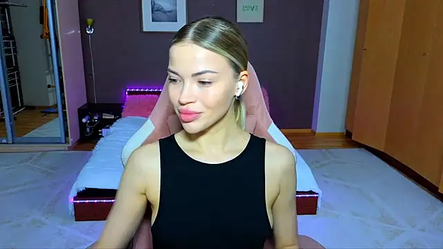 EmmyMills online show from January 2025 10:38:01 PM