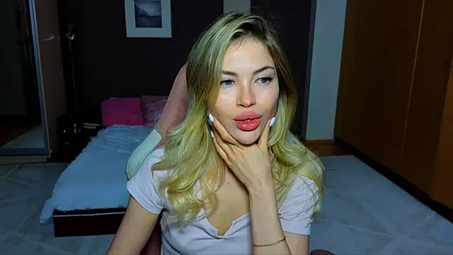 EmmyMills online show from February 2025 09:43:01 PM