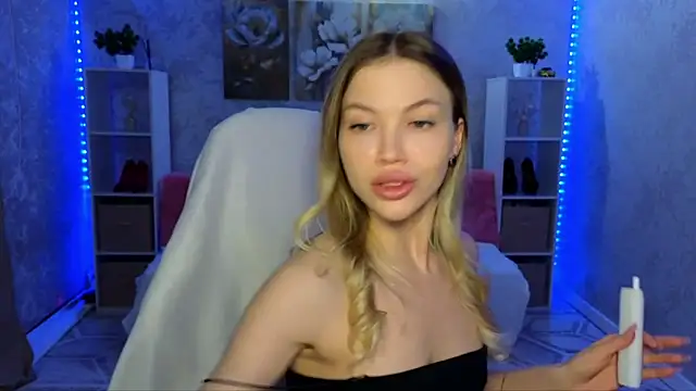 EmmyMills online show from February 2026 09:59:02 PM