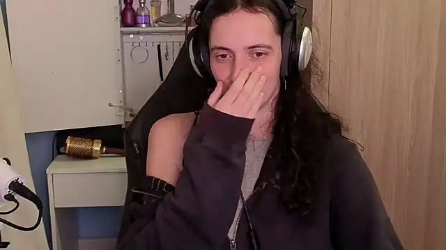 Snapshot of MemiKouki chatting on February 2026 05:33:01 PM MemiKouki online show from February 2026 05:33:01 PM