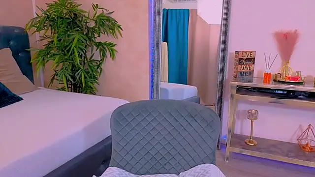 MichelleReys online show from November 2025 07:36:02 PM