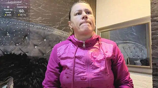 charlotte  G online show from November 2025 09:31:02 AM