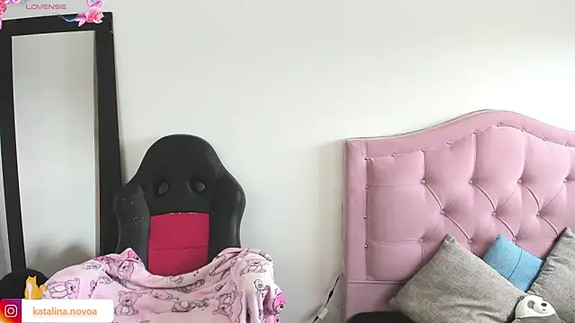 Katalina novoa online show from January 2025 09:07:01 PM