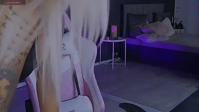 Snapshot of shayblonde chatting on December 2024 09:08:02 PM shayblonde online show from December 2024 09:08:02 PM