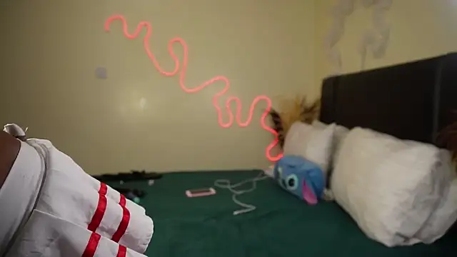 Snapshot of _Watuluv_ chatting on January 2025 08:43:01 AM Watuluv online show from January 2025 08:43:01 AM