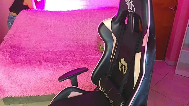 keity moon online show from April 2026 01:59:02 PM