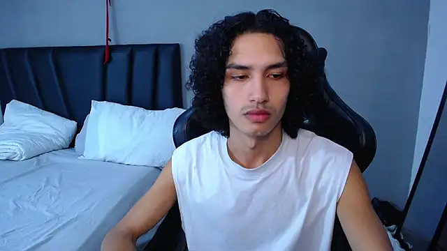 Snapshot of Tayronx33 chatting on February 2026 08:24:02 PM Tayronx33 online show from February 2026 08:24:02 PM