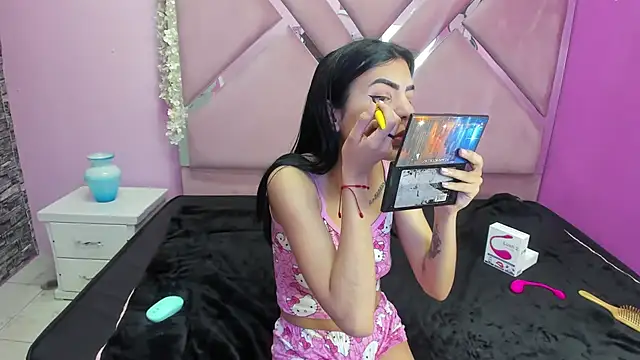 IsisRouse online show from February 2025 03:22:01 AM