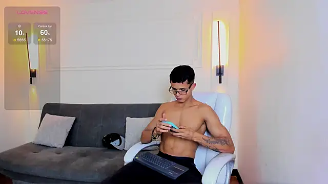 Paradise boy s online show from November 2025 09:47:01 PM