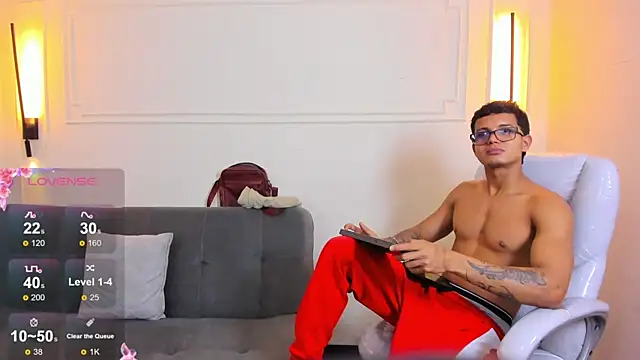 Snapshot of Paradise_boy_s chatting on May 2026 02:01:02 PM Paradise boy s online show from May 2026 02:01:02 PM