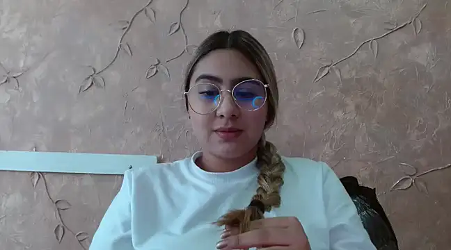 Miabonnett  online show from February 2025 04:26:01 PM