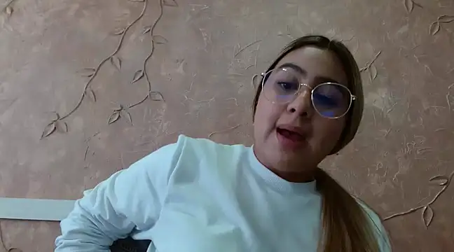 Miabonnett  online show from February 2025 06:09:02 PM