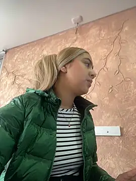 Miabonnett  online show from October 2025 12:06:01 PM