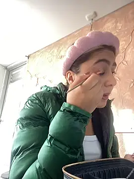 Miabonnett  online show from November 2025 12:18:01 PM