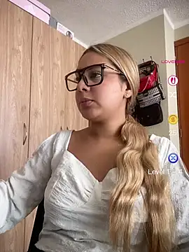 Miabonnett  online show from May 2026 03:06:02 PM