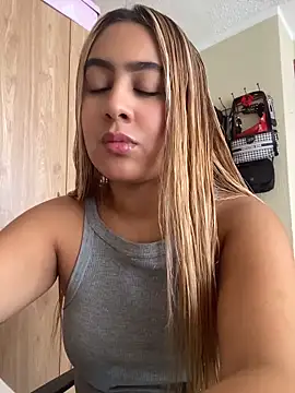 Miabonnett  online show from May 2026 03:40:01 PM