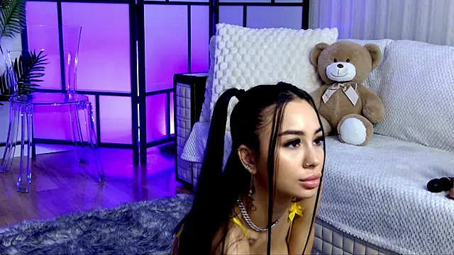 Snapshot of OnlyXandra chatting on November 2025 05:51:01 AM OnlyXandra online show from November 2025 05:51:01 AM