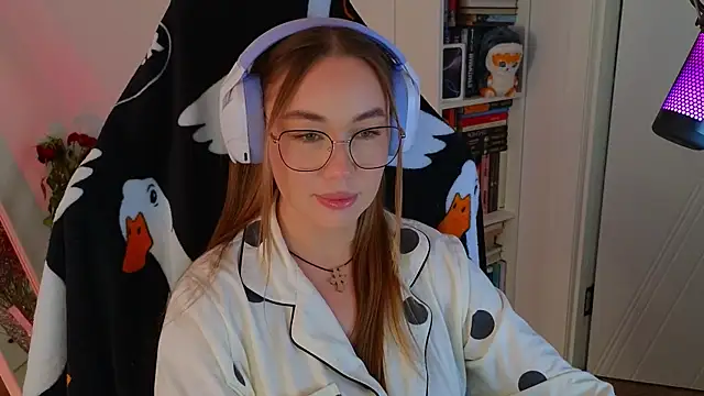 Emili1- online show from March 2025 12:24:01 PM