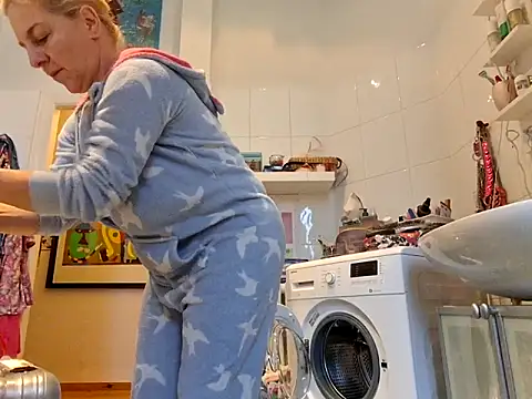 FrauleinSchmitt online show from November 2025 07:08:02 AM