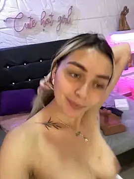 Snapshot of emma_oxford chatting on December 2024 12:30:01 AM emma oxford online show from December 2024 12:30:01 AM