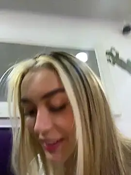 Snapshot of emma_oxford chatting on January 2025 03:31:01 AM emma oxford online show from January 2025 03:31:01 AM