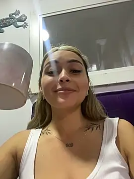 Snapshot of emma_oxford chatting on January 2025 12:59:01 AM emma oxford online show from January 2025 12:59:01 AM