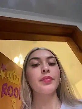 Snapshot of emma_oxford chatting on January 2025 09:11:02 PM emma oxford online show from January 2025 09:11:02 PM