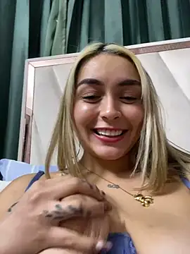 Snapshot of emma_oxford chatting on February 2025 05:52:02 AM emma oxford online show from February 2025 05:52:02 AM