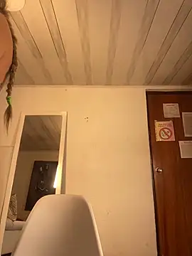 Snapshot of emma_oxford chatting on February 2025 08:30:02 PM emma oxford online show from February 2025 08:30:02 PM