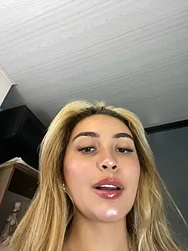 Snapshot of emma_oxford chatting on February 2025 05:42:02 AM emma oxford online show from February 2025 05:42:02 AM