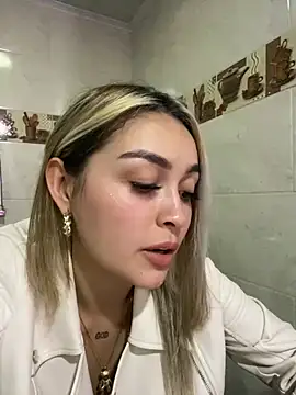 Snapshot of emma_oxford chatting on March 2025 11:53:01 PM emma oxford online show from March 2025 11:53:01 PM