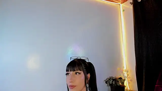 IssaandNeron sex online show from May 2026 04:37:02 PM