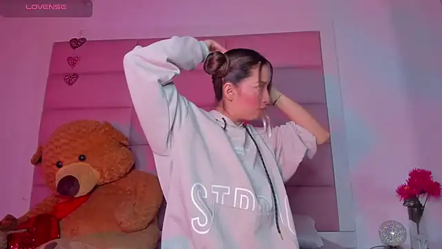 Snapshot of little-Emma chatting on January 2025 03:15:02 AM little-Emma online show from January 2025 03:15:02 AM