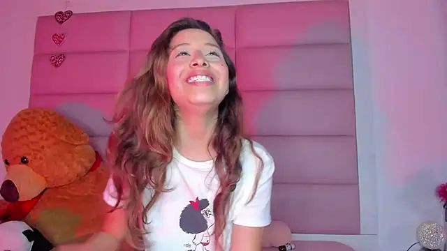 Snapshot of little-Emma chatting on January 2025 09:27:01 AM little-Emma online show from January 2025 09:27:01 AM