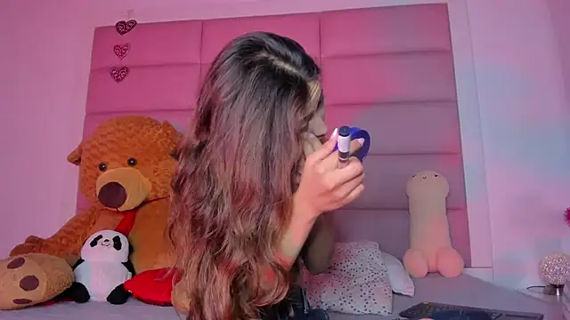 Snapshot of little-Emma chatting on February 2025 03:29:01 AM little-Emma online show from February 2025 03:29:01 AM