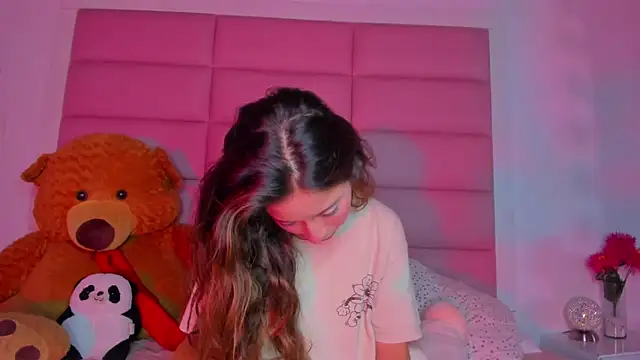 Snapshot of little-Emma chatting on February 2025 03:06:02 AM little-Emma online show from February 2025 03:06:02 AM