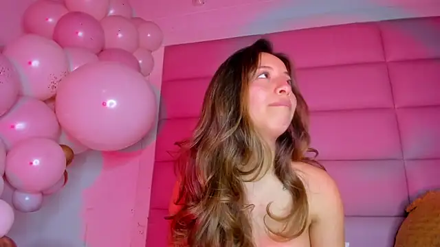 Snapshot of little-Emma chatting on February 2025 09:44:02 AM little-Emma online show from February 2025 09:44:02 AM